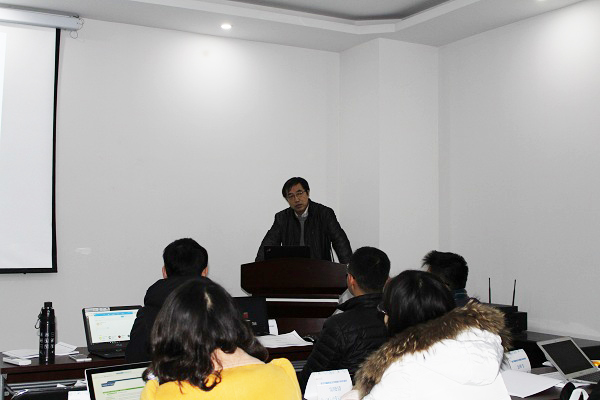 孟老师演讲中......